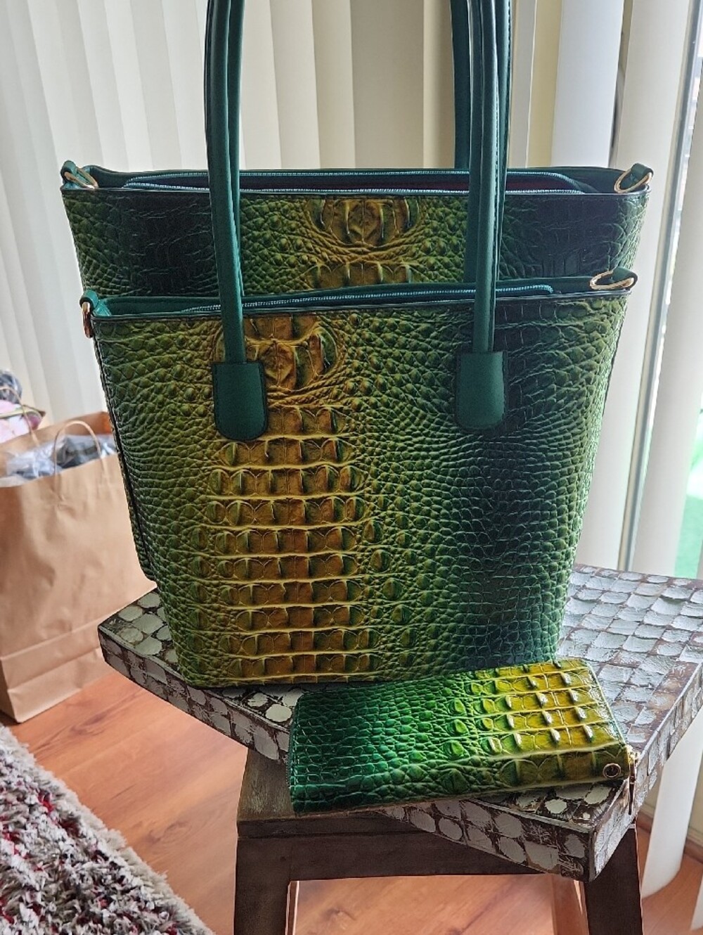 Green Croc-Embossed FashionTote and Wristlet 3 Piece Set - Picture 4 of 4